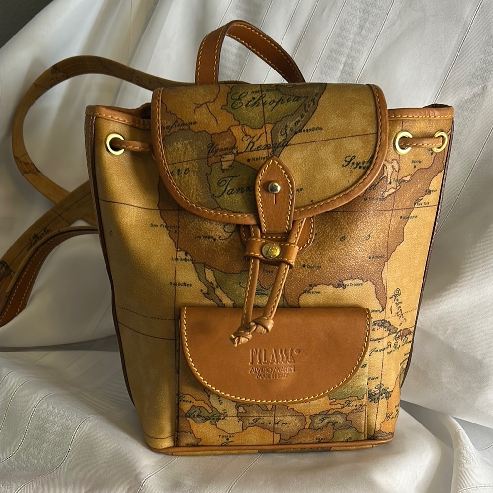 Alviero Martini Classe Leather Backpack.🤩